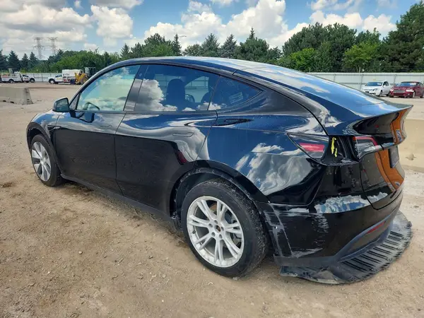 7SAYGDEE2NF427749 2022 TESLA MODEL Y - Image 2