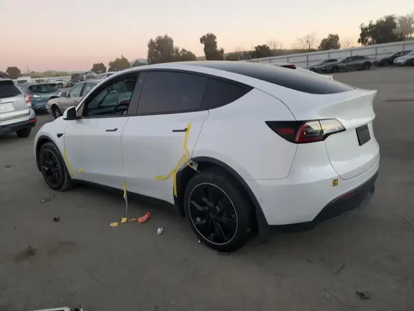 7SAYGDEE2NF429985 2022 TESLA MODEL Y - Image 2