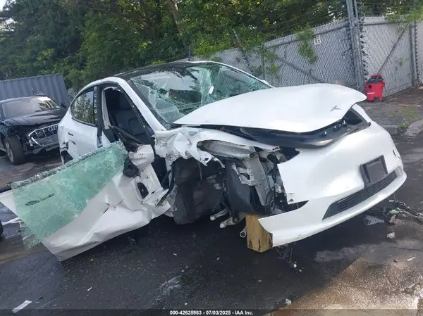 7SAYGDEE2NF431316 2022 TESLA MODEL Y - Image 1