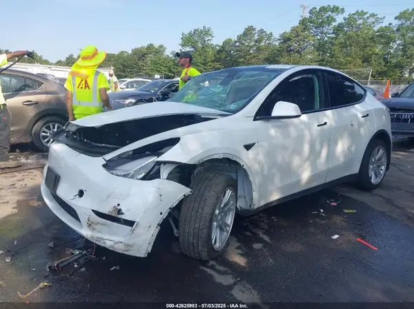 7SAYGDEE2NF431316 2022 TESLA MODEL Y - Image 2