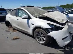 7SAYGDEE2NF434555 2022 TESLA MODEL Y