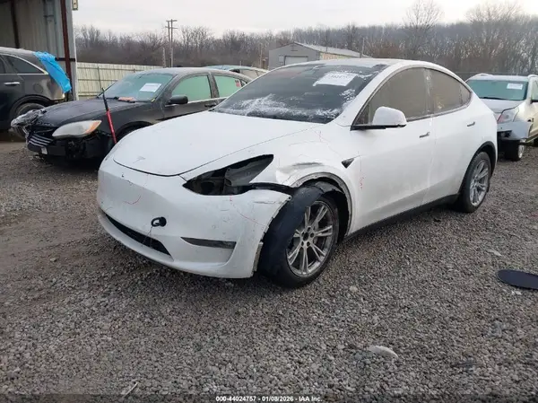 7SAYGDEE2NF438122 2022 TESLA MODEL Y - Image 2
