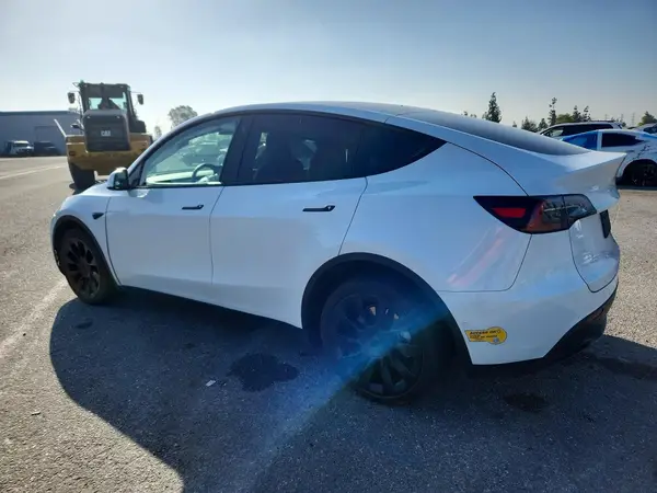 7SAYGDEE2NF439349 2022 TESLA MODEL Y - Image 2