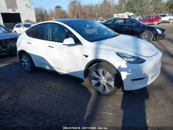 7SAYGDEE2NF440999 2022 TESLA MODEL Y - Image 1