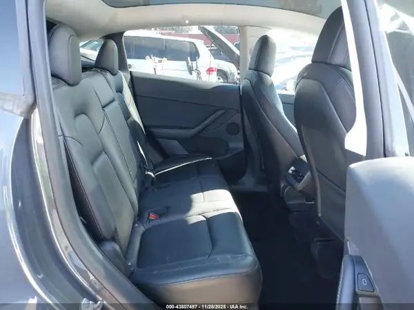 7SAYGDEE2NF441537 2022 TESLA MODEL Y - Image 8