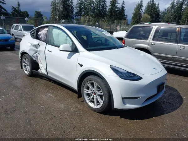 7SAYGDEE2NF443174 2022 TESLA MODEL Y - Image 1