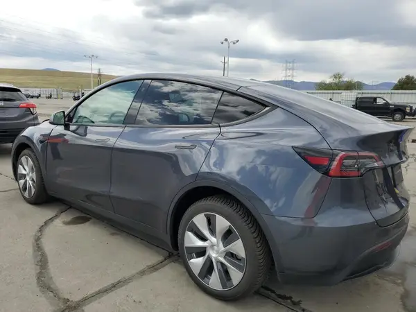 7SAYGDEE2NF443711 2022 TESLA MODEL Y - Image 2