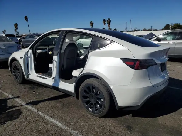 7SAYGDEE2NF446320 2022 TESLA MODEL Y - Image 2