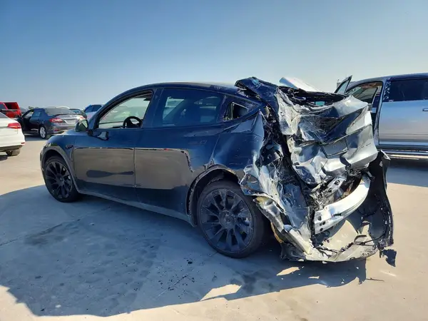 7SAYGDEE2NF447256 2022 TESLA MODEL Y - Image 2