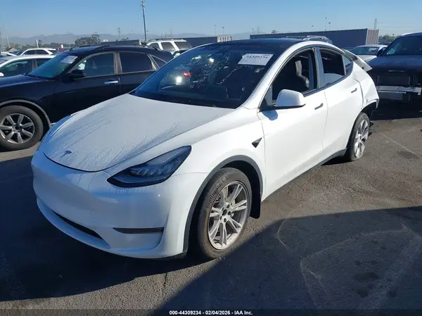 7SAYGDEE2NF450206 2022 TESLA MODEL Y - Image 2
