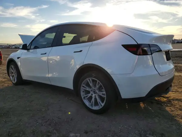 7SAYGDEE2NF450271 2022 TESLA MODEL Y - Image 2