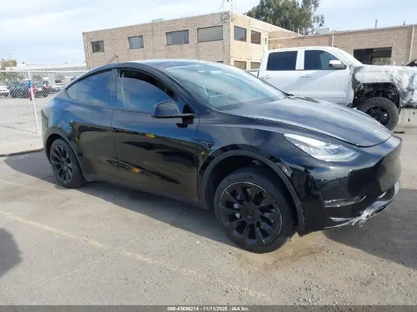 7SAYGDEE2NF458337 2022 TESLA MODEL Y - Image 1