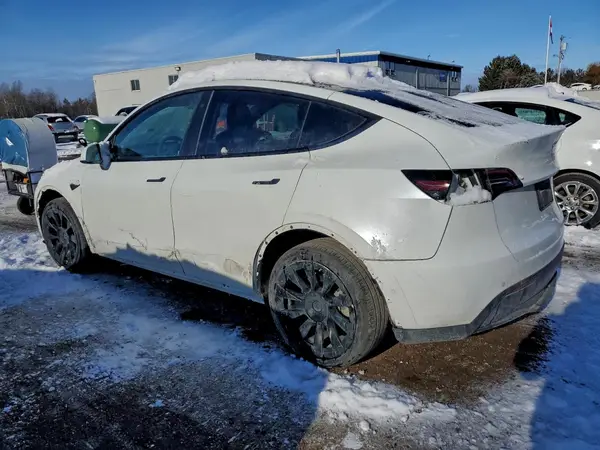 7SAYGDEE2NF459892 2022 TESLA MODEL Y - Image 2