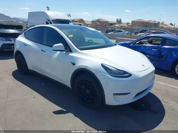 7SAYGDEE2NF461710 2022 TESLA MODEL Y - Image 1
