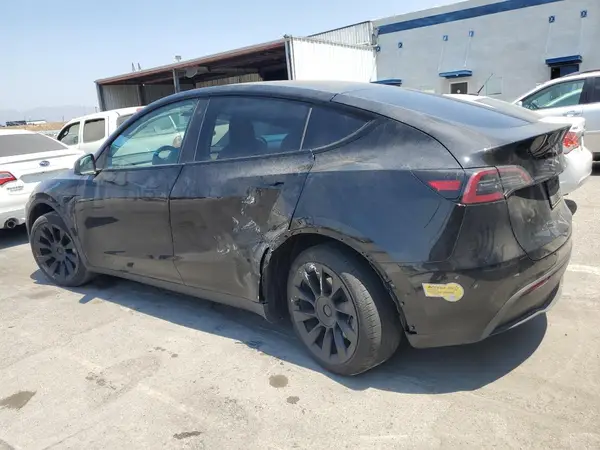 7SAYGDEE2NF486851 2022 TESLA MODEL Y - Image 2