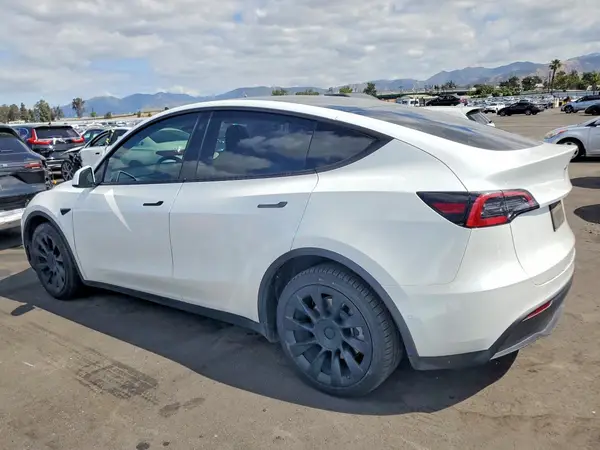 7SAYGDEE2NF495078 2022 TESLA MODEL Y - Image 2