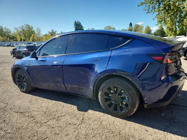 7SAYGDEE2NF496232 2022 TESLA MODEL Y - Image 2
