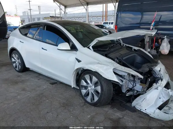 7SAYGDEE2NF509769 2022 TESLA MODEL Y - Image 1