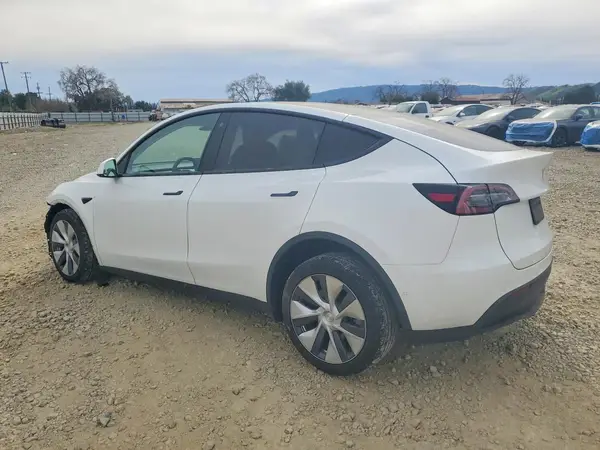 7SAYGDEE2NF544814 2022 TESLA MODEL Y - Image 2