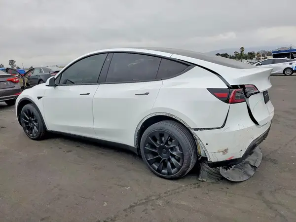7SAYGDEE2NF556073 2022 TESLA MODEL Y - Image 2