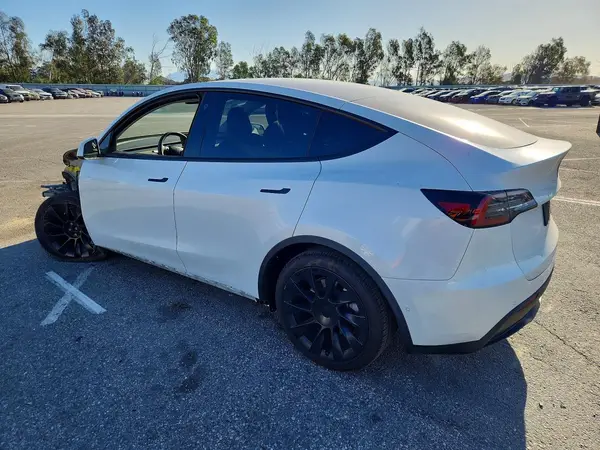 7SAYGDEE2NF560348 2022 TESLA MODEL Y - Image 2