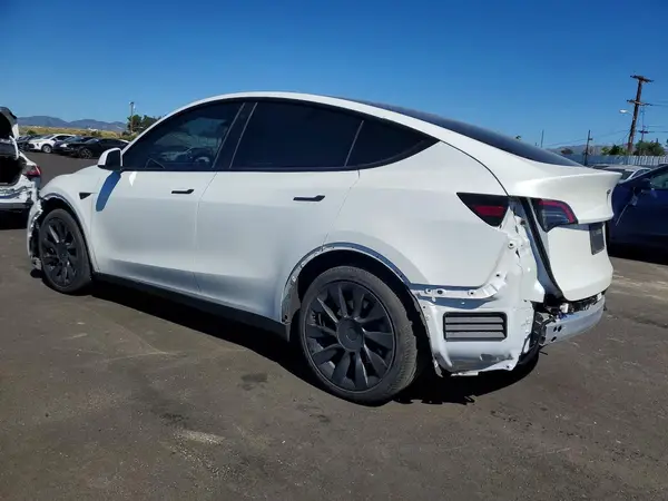 7SAYGDEE2NF560401 2022 TESLA MODEL Y - Image 2
