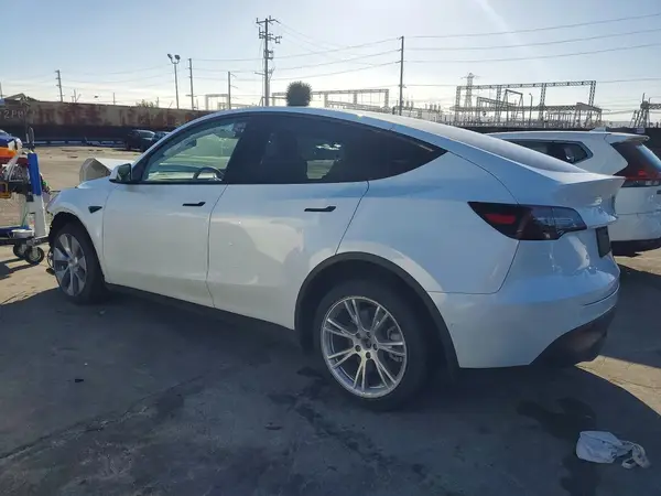7SAYGDEE2NF561029 2022 TESLA MODEL Y - Image 2