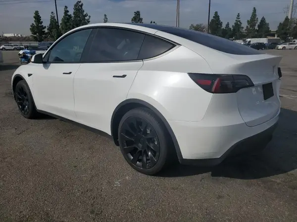 7SAYGDEE2NF561225 2022 TESLA MODEL Y - Image 2