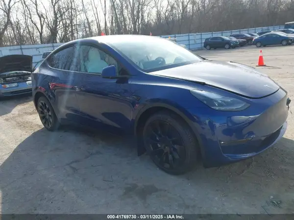 7SAYGDEE2NF562990 2022 TESLA MODEL Y - Image 1