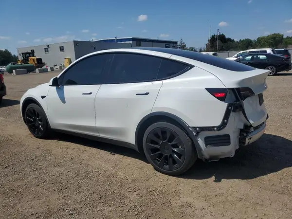 7SAYGDEE2NF564402 2022 TESLA MODEL Y - Image 2