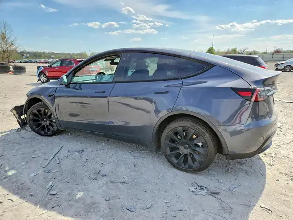 7SAYGDEE2NF574931 2022 TESLA MODEL Y - Image 2