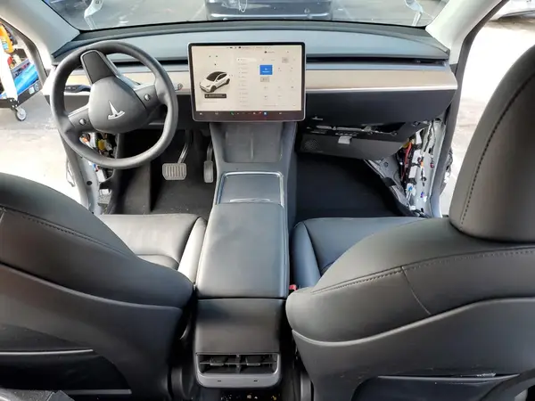 7SAYGDEE2PA025536 2023 TESLA MODEL Y - Image 8