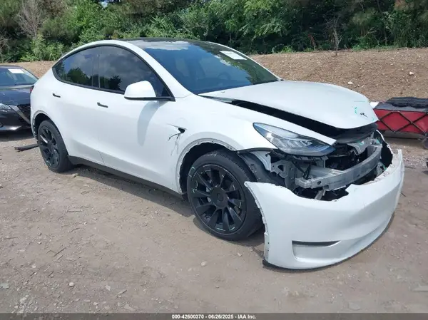 7SAYGDEE2PA035662 2023 TESLA MODEL Y - Image 1