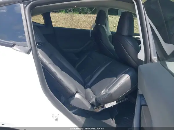 7SAYGDEE2PA035662 2023 TESLA MODEL Y - Image 8