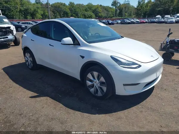 7SAYGDEE2PA037122 2023 TESLA MODEL Y - Image 1