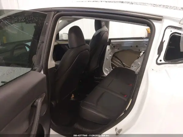 7SAYGDEE2PA041509 2023 TESLA MODEL Y - Image 8