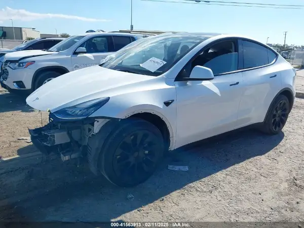 7SAYGDEE2PA070217 2023 TESLA MODEL Y - Image 2