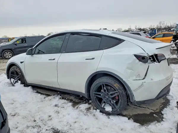 7SAYGDEE2PA070699 2023 TESLA MODEL Y - Image 2