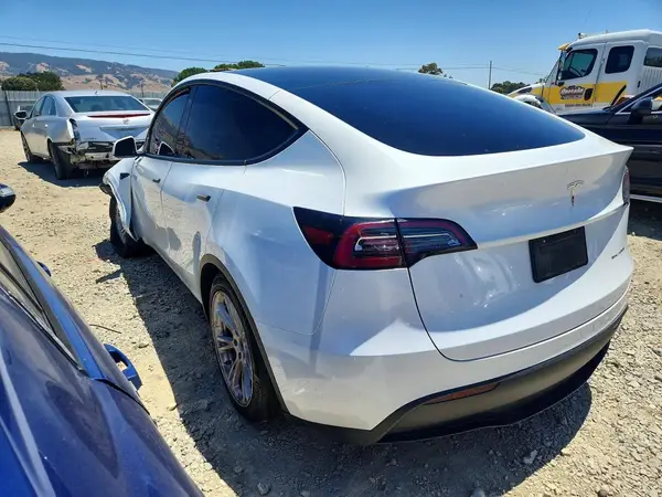 7SAYGDEE2PA077507 2023 TESLA MODEL Y - Image 2
