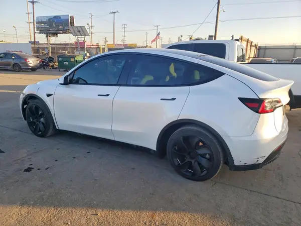 7SAYGDEE2PA085770 2023 TESLA MODEL Y - Image 2