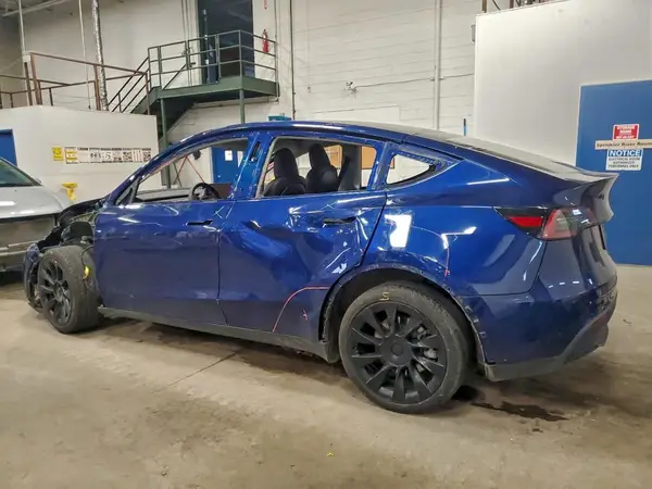 7SAYGDEE2PA092556 2023 TESLA MODEL Y - Image 2
