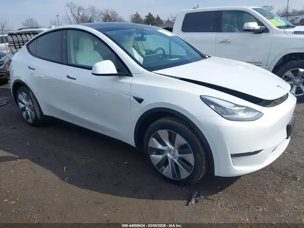 7SAYGDEE2PA097613 2023 TESLA MODEL Y - Image 1