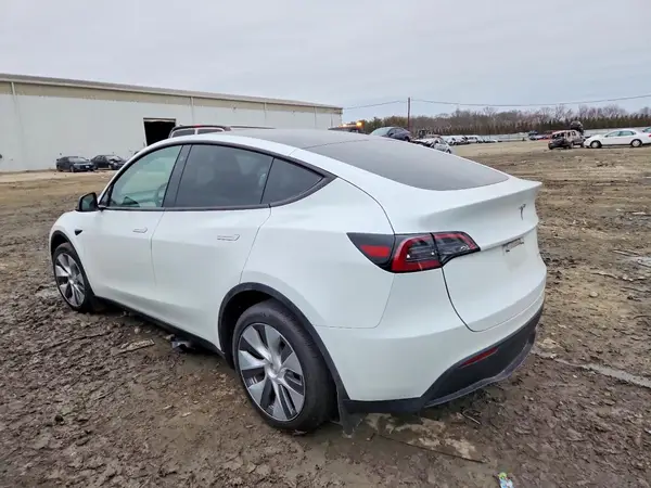 7SAYGDEE2PA099734 2023 TESLA MODEL Y - Image 2