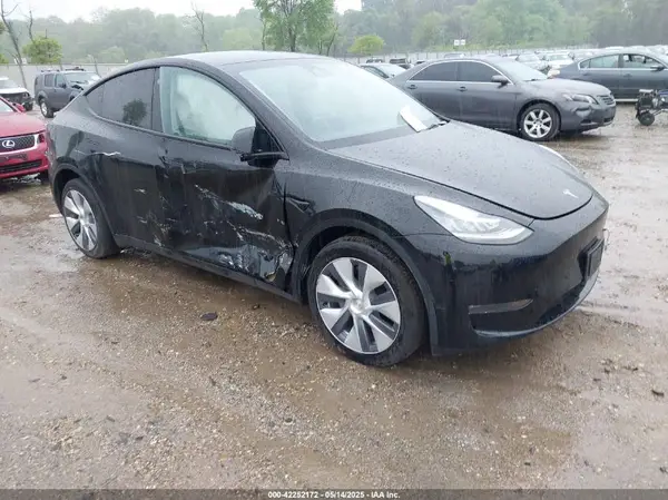 7SAYGDEE2PA105631 2023 TESLA MODEL Y - Image 1