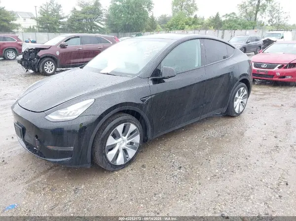 7SAYGDEE2PA105631 2023 TESLA MODEL Y - Image 2