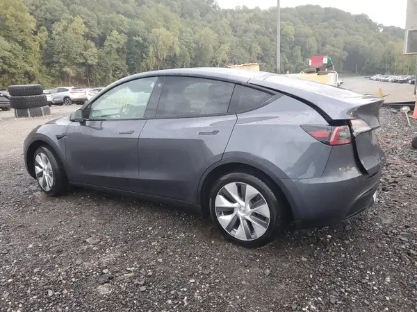 7SAYGDEE2PA106990 2023 TESLA MODEL Y - Image 2