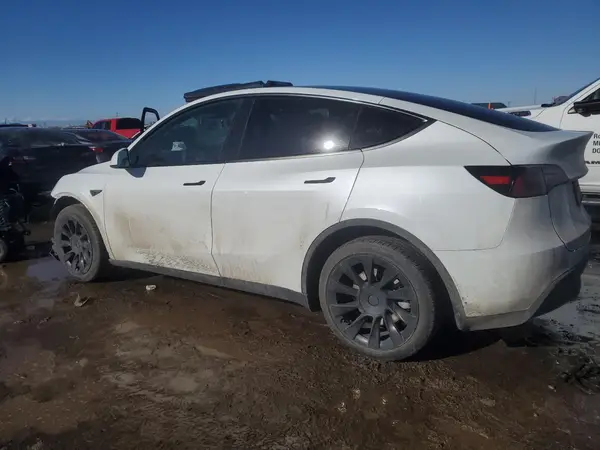 7SAYGDEE2PA120789 2023 TESLA MODEL Y - Image 2