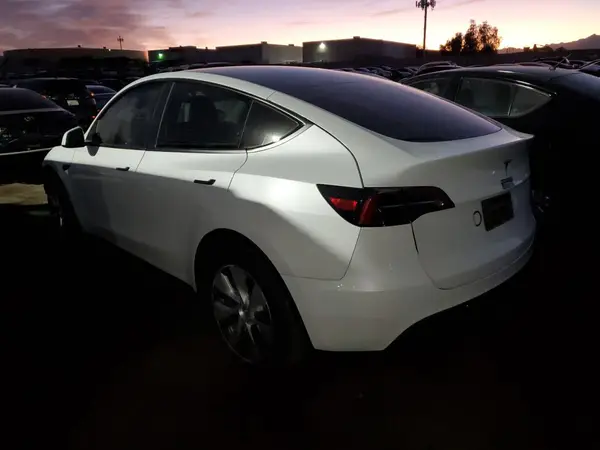 7SAYGDEE2PA128617 2023 TESLA MODEL Y - Image 2