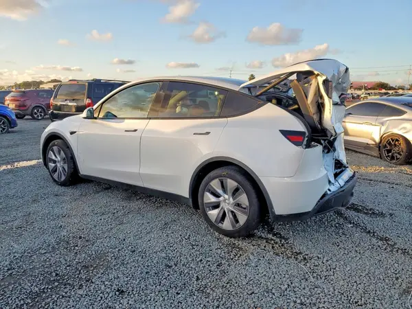 7SAYGDEE2PA129699 2023 TESLA MODEL Y - Image 2