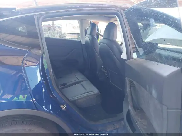 7SAYGDEE2PA135339 2023 TESLA MODEL Y - Image 8
